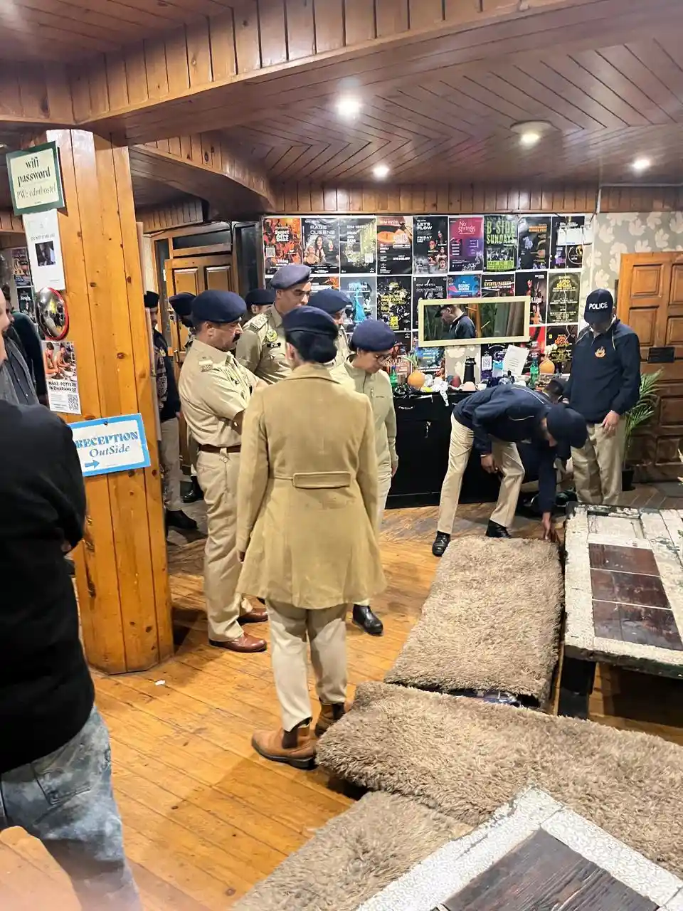 धर्मशाला के EDM बार में आधी रात को पुलिस की रेड: चिट्टा, अफीम, चरस और गांजे के साथ दो गिरफ्तार, NDPS एक्ट के तहत मामला दर्ज